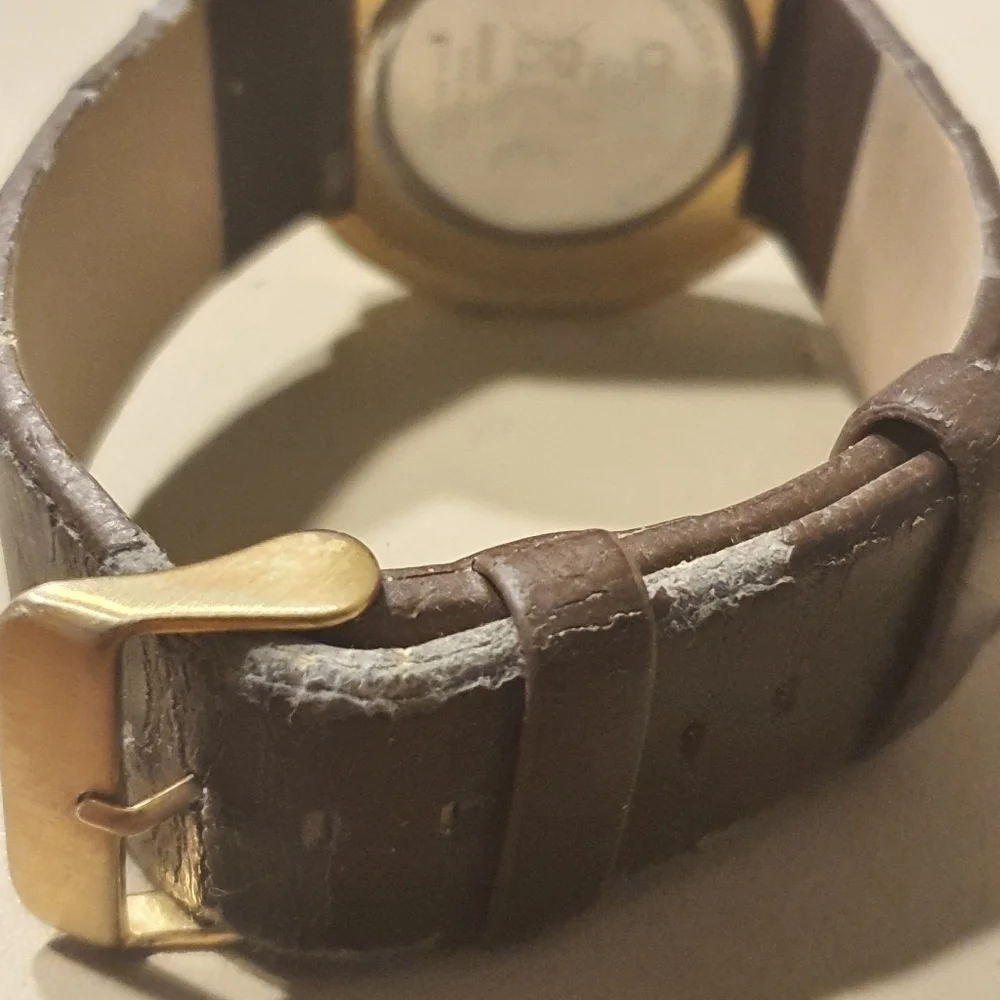 10/$20 Asos Goldtone/White Leather Men's Watch